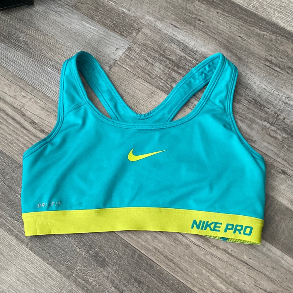 NIKE pro sports bra
